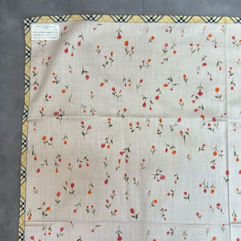 NWT Burberry Scarf - Picture 4 of 10